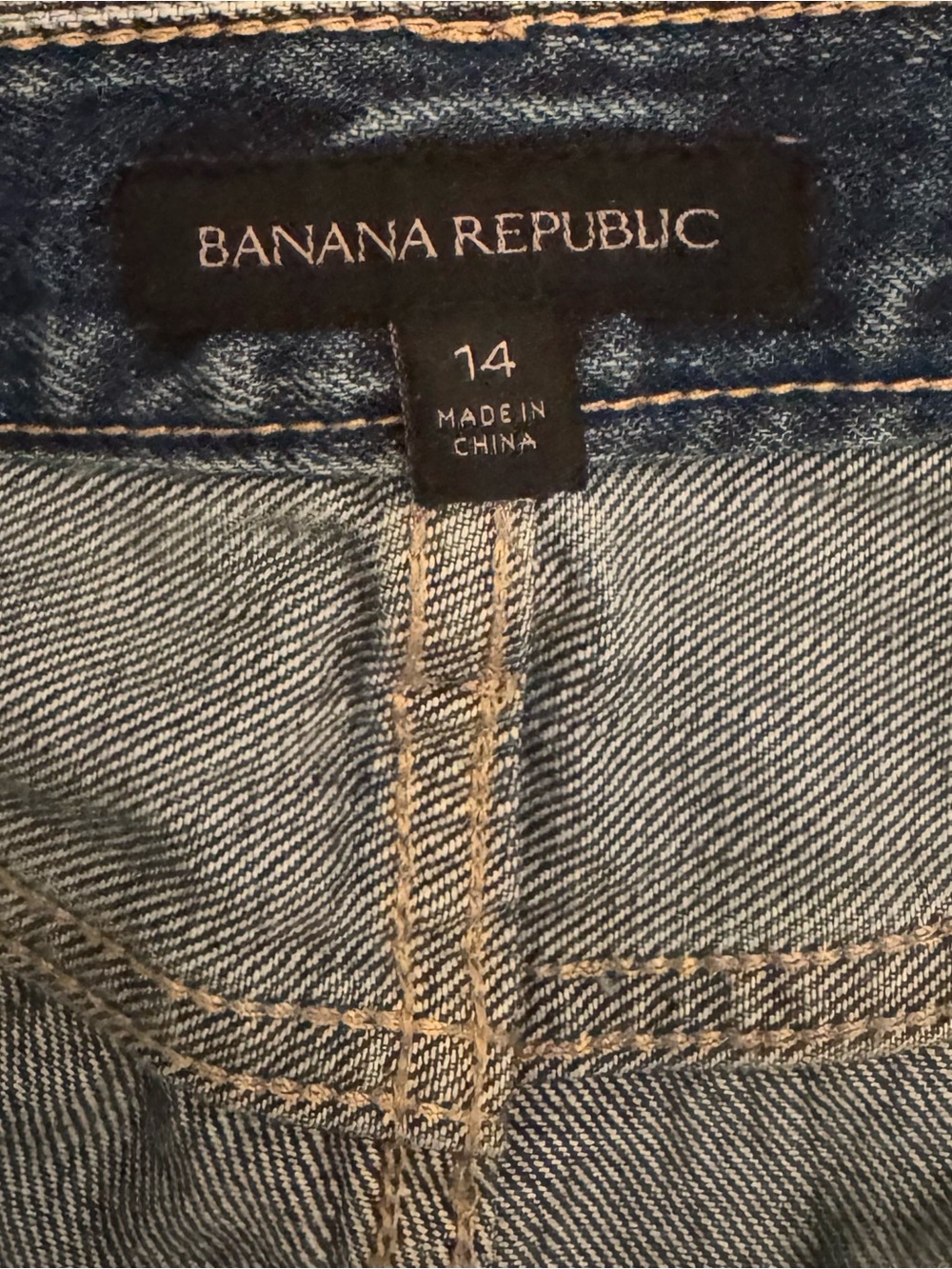 Banana Republic Frayed Hem Denim Mini Skirt Medium Wash - Size 14 - Picture 4 of 5